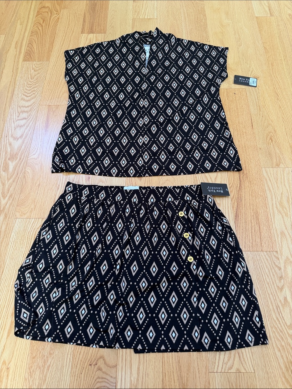 New! New York Laundry L/XL black diamond shapes printed skort set.